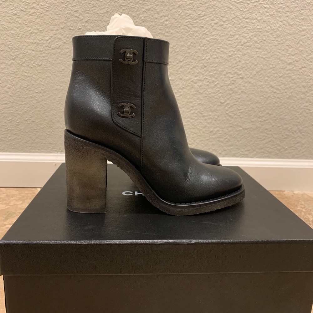 NIB Chanel Turnlock Boots 39